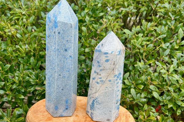 Apatite in Cleavelandite Crystal Tower